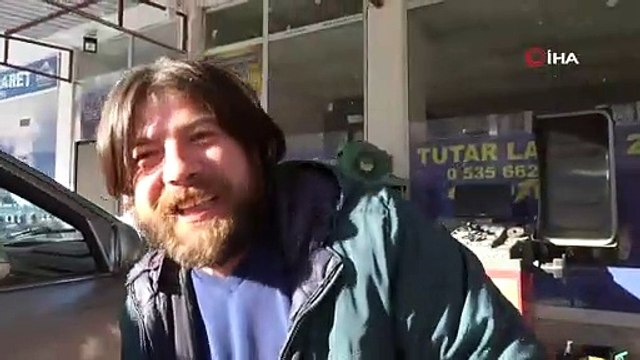 Gülmeden duramıyor; Komşular bile şikayet etti, gelen polislerle gülme krizine girdik