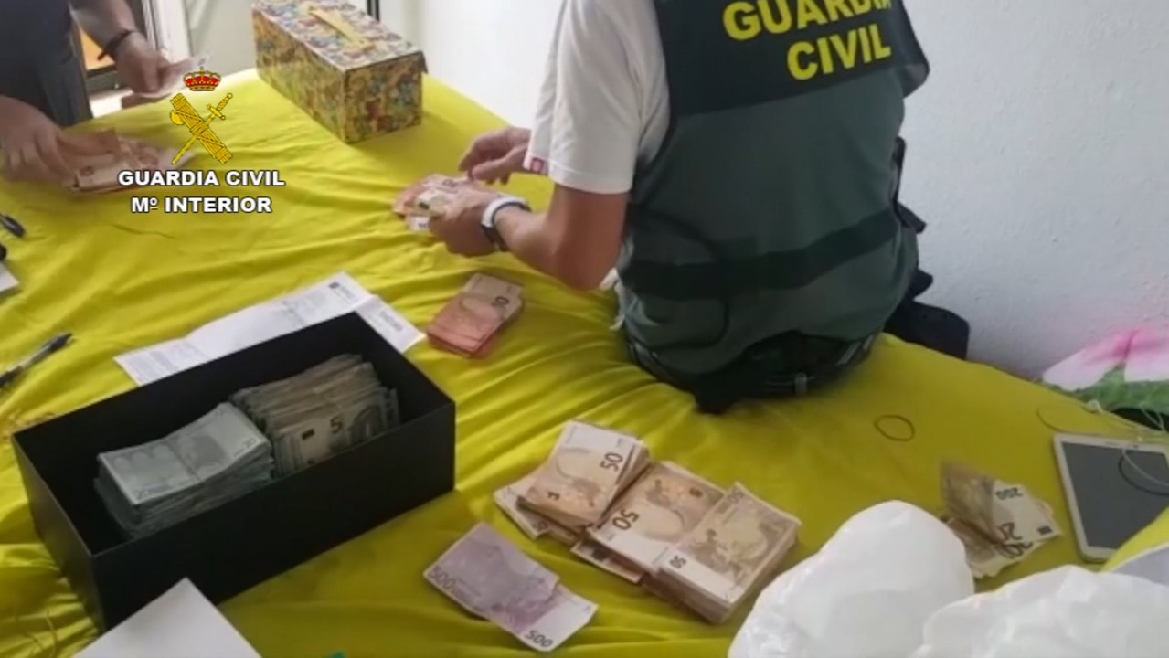 La Guardia Civil desarticula dos organizaciones dedicadas al transporte de droga