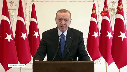 Prompter yine durdu; Cumhurbaşkanı Erdoğan bir süre sustu