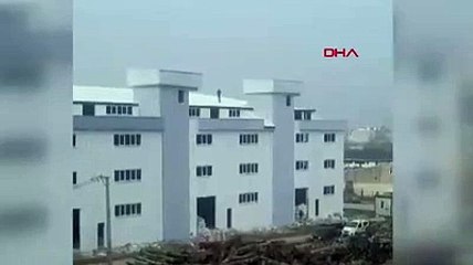 5 katlı fabrikanın çatısında namaz kıldı!