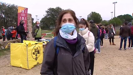 Los jóvenes recogen basuraleza