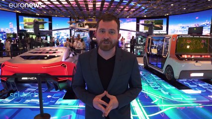 Гуманоиды-философы и "умные дома" — чем удивляет технологическая выставка в Дубае?