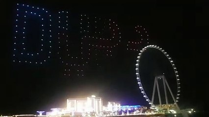 مهرجان دبي للتسوق عرض يومي لطائرات بدون طيار مع الإضاءة