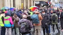 - Fransa’da Protesto İçin Toplanan Göçmenlere Sarı Yelekliler'den Destek