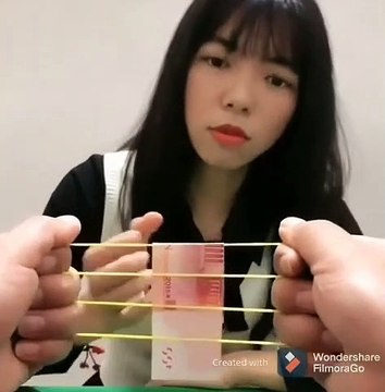 Tour de magie tellement drôle avec un billet et des élastiques