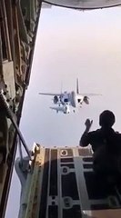 Jetlerin havada fotoğrafçıya poz vermenin nefes kesen görüntüsü