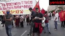 Yunan göstericiler ABD bayrağını yaktı