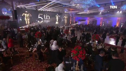 لحظة تكريم المتألق صاحب الصوت الساحر رامي جمال في مهرجان نجم العرب