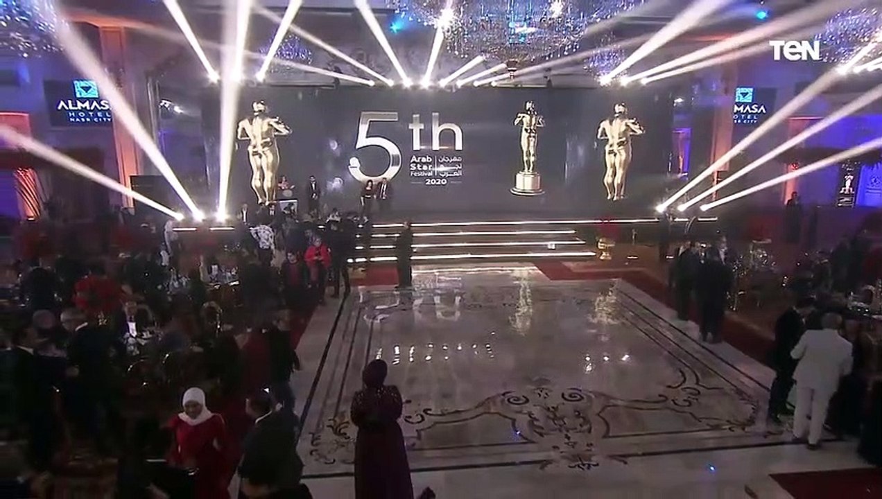 تكريم مريم أمين كأفضل مذيعة راديو بمهرجان نجم العرب 2020