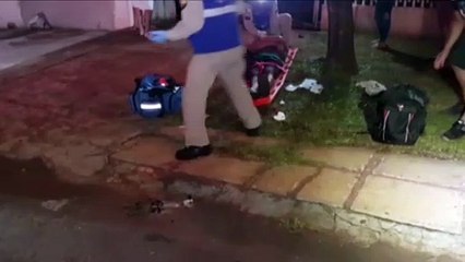 Homem ferido à facada pede ajuda em residência no Floresta