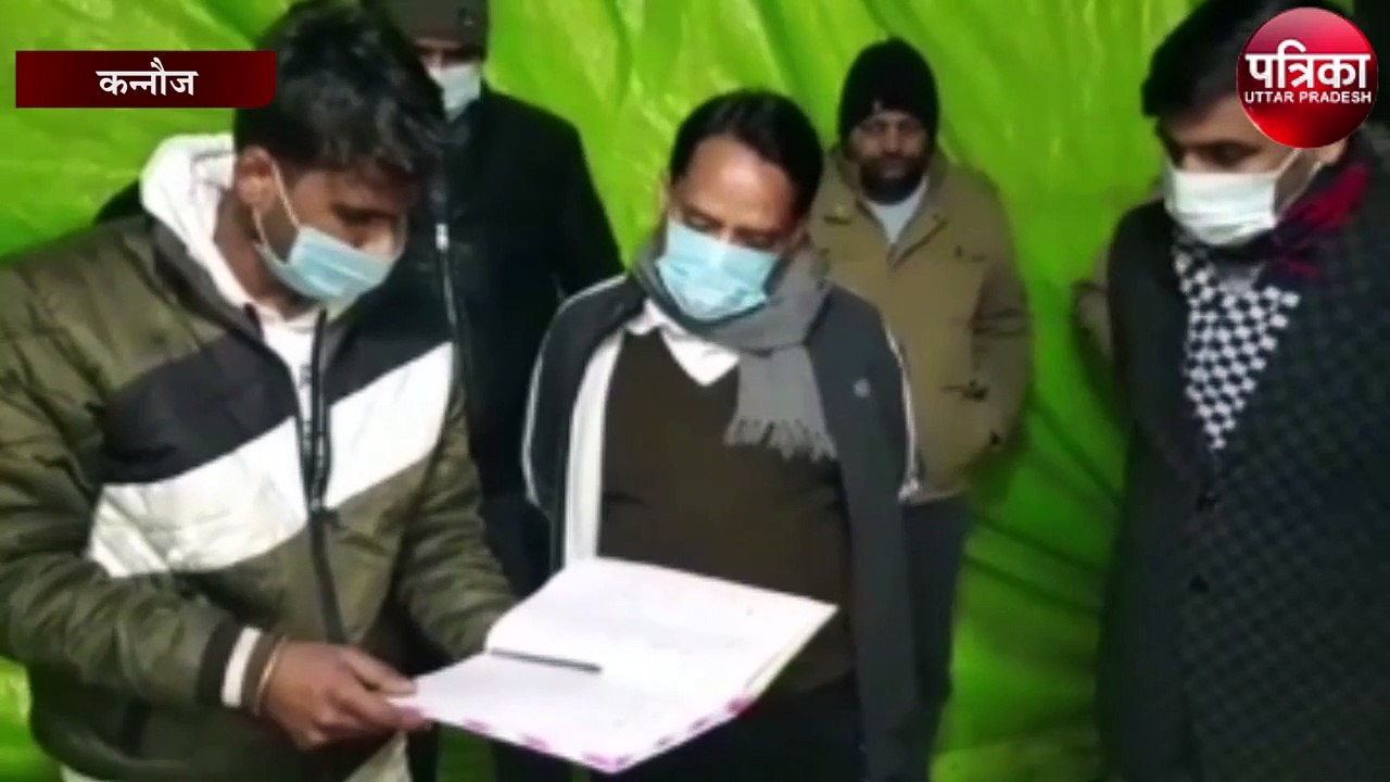 डीएम-एडीएम बांटे कंबल कहा, इस्तेमाल करें बेचें नहीं