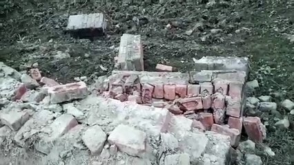 सड़क व पुलिया के जर्जर होने से ग्रामीणों को करना पड़ रहा परेशानियों का सामना