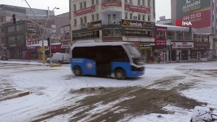 Kar kenti beyaza bürüdü