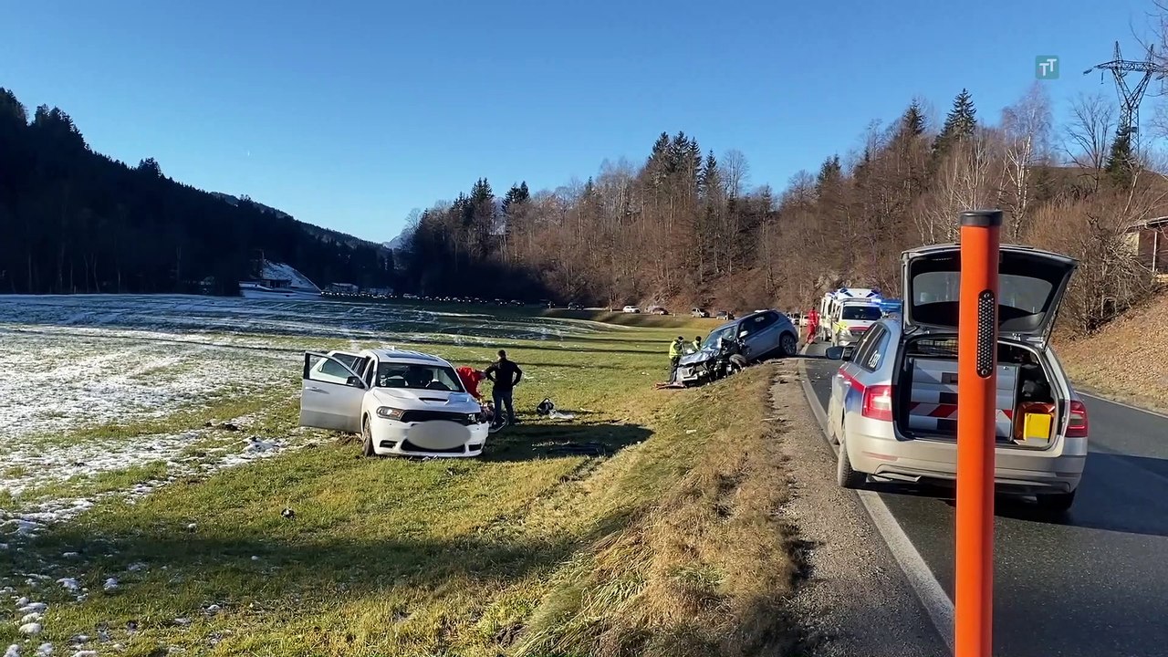 Lenker geriet in Fieberbrunn auf Gegenfahrbahn: Mehrere Verletzte