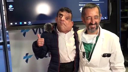 El cirujano Pedro Cavadas informa sobre la operación para extirpar a un paciente una tumoración gigante