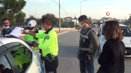 Kısıtlamada polise yakalanınca 'Herkes dışarda' diyerek avukatını aradı