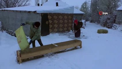 Vatandaşlar güne karla uyandı