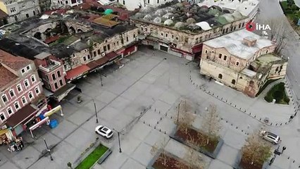 Kısıtlamanın üçüncü haftasında sessiz Eminönü Meydanı havadan görüntülendi