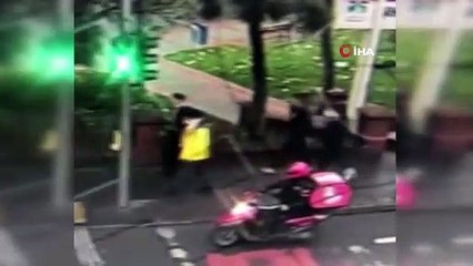 Sağlık çalışanlarını adım adım takip edip böyle darp ettiler