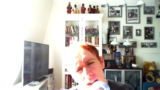 Wiwi égratigne reste avec moi