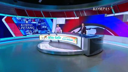 Evakuasi Ular Piton Sepanjang 4 Meter di Atas Pohon Rumah Warga