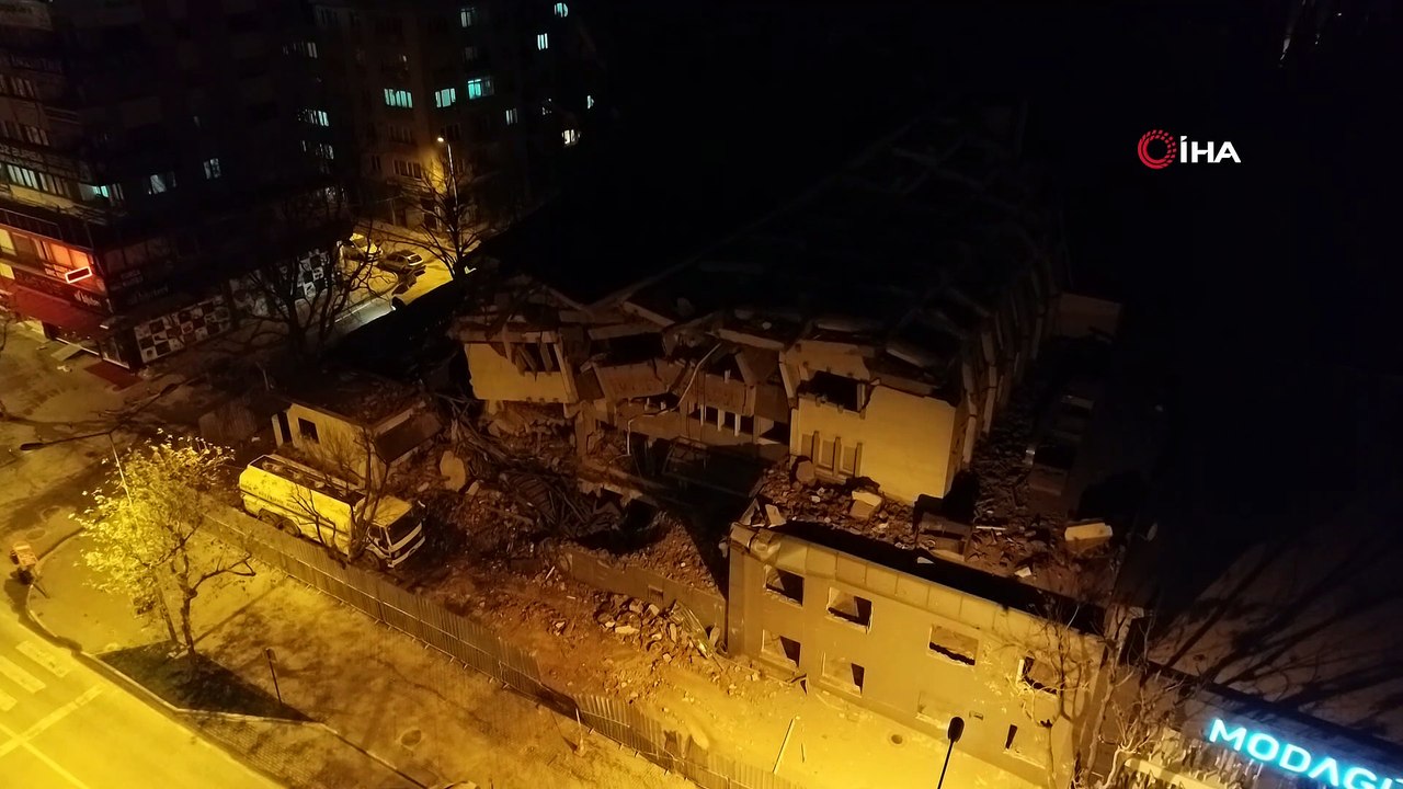 Bursa'da 6 katlı Eski Emniyet Müdürlüğü binası böyle yıkıldı