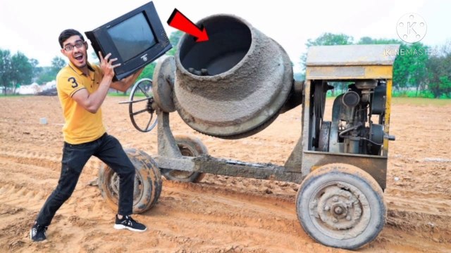 Television VS Cement Mixing Machine _ सीमेंट मिलाने वाली मशीन में TV डाल दे तो क्या होगा_