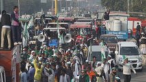 Miles de campesinos cumplen 25 días de protesta acampados en Nueva Delhi