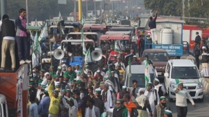 Miles de campesinos cumplen 25 días de protesta acampados en Nueva Delhi