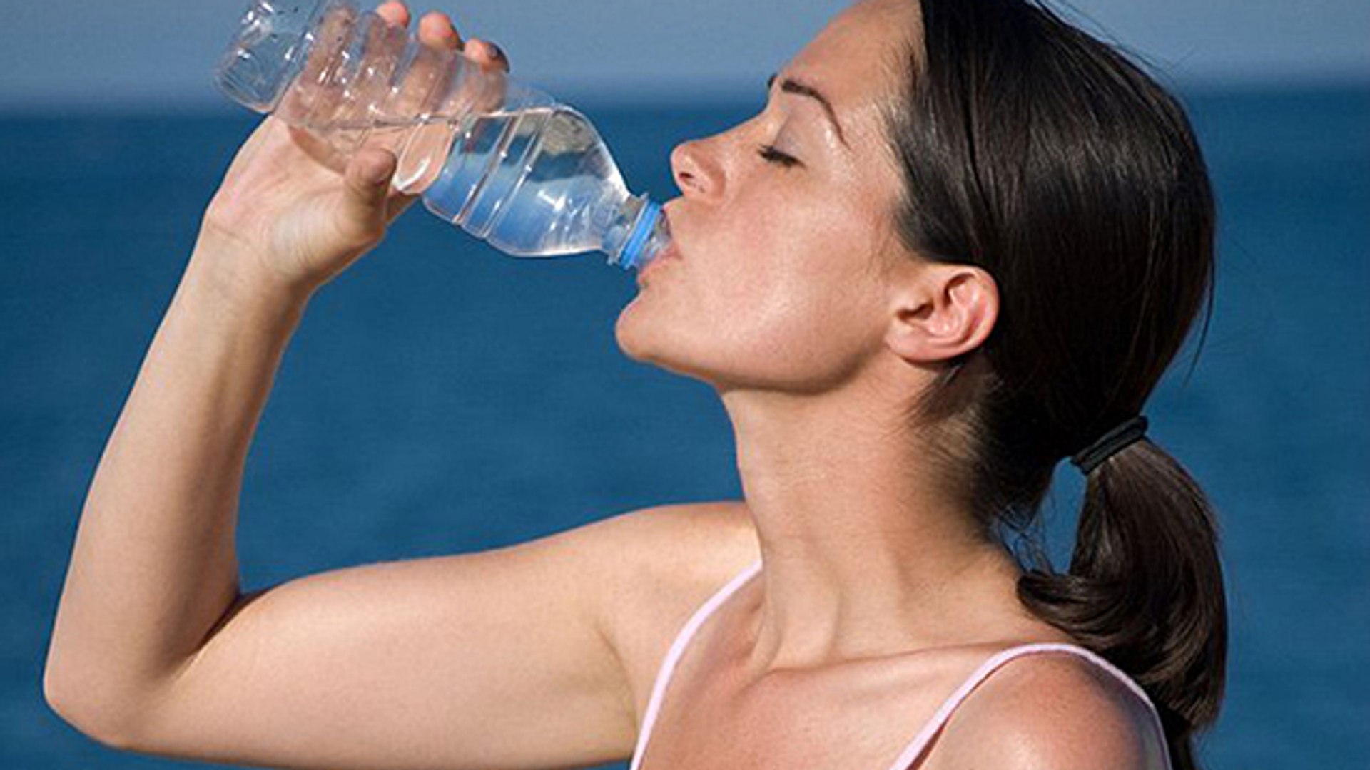 प्लास्टिक बोतल में पानी पीने से क्या होता है | Plastic Bottle Me Pani Peene  se kya hota hai| Boldsky - video Dailymotion