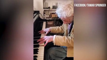 94 year old Philip Springer plays Moonlight Sonata