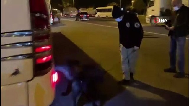 Kadın yolcunun valizinden 3 kilo 720 gram esrar çıktı