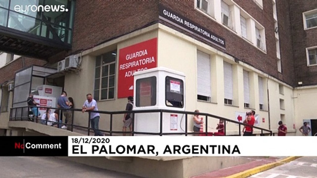 شاهد: مستشفيات الأرجنتيين تسمح لأقارب المُصابين بفيروس كورونا برؤية أحبّائهم من خلال النوافذ