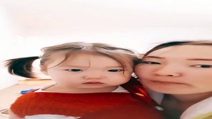 Annesinin şakasını gerçek zanneden çocuğun tepkisi