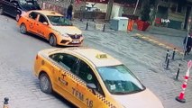 İstanbul’un göbeğinde gasp anları kamerada