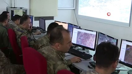 Télécharger la video: - MSB: 'Terör örgütü PKK/YPG’nin Barış Pınarı bölgesindeki huzur ve güven ortamını bozmasına izin vermedik, vermeyeceğiz. Bölgede her türlü tedbiri alan kahraman komandolarımız bir sızma girişimini daha önleyerek 4 PKK/YPG’li teröristi etkis