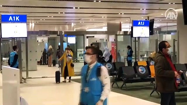 İngiltere'den gelen yolculara mutasyon riski nedeniyle koronavirüs testi yapıldı