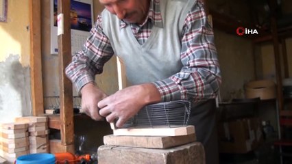 10 metrekarelik dükkanında fabrikasyon ürünlere direniyor