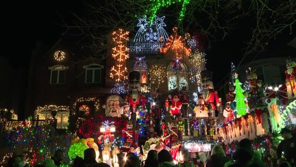 أنوار الميلاد تتلألأ في حي دايكر هايتس في نيويورك وسط قيود الجائحة