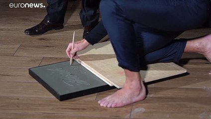 Pés de Ronaldo transformados em ouro