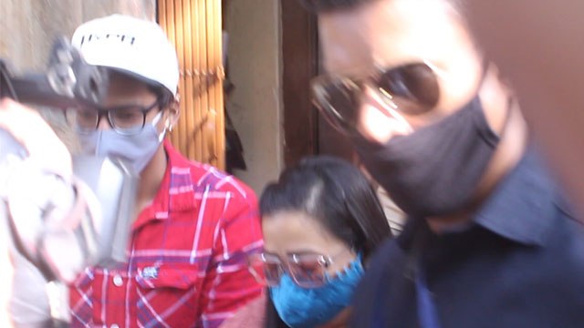 Bharti Singh and Husband Haarsh Limbachiyaa Arrive at NCB office | FilmiBeat