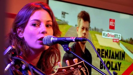 Benjamin Biolay inteprète "Parc fermé" en duo avec Adé dans #LeDriveRTL2 (18/12/20)