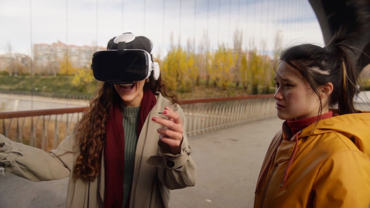 Greenpeace lanza un spot animando a reinventar el sistema