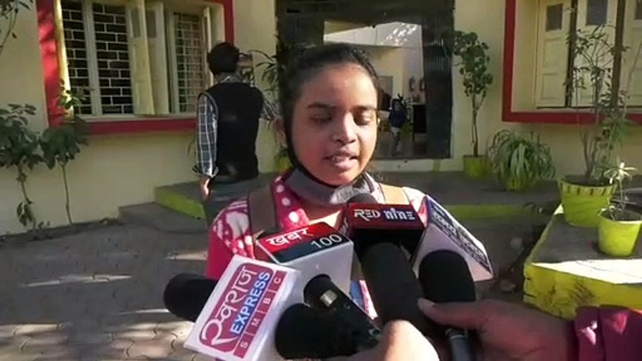 युवती के साथ पिता के दोस्त ने की 3.5 लाख रुपए क...