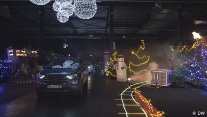 Drive-through Christmas market in response to COVID