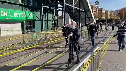 Pitada e insultos contra Miguel Cuéllar a su llegada a una Junta de Accionistas 2020 del Rel Betis