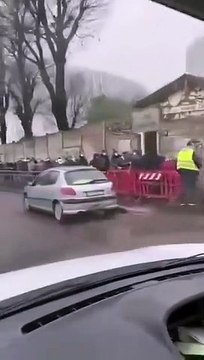 Près de 4 000 personnes font la queue chaque jour à Milan pour la nourriture distribuée par la banque alimentaire