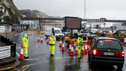 كورونا بسلالته الحديدة يُقطّع أوصال بريطانيا عن كثير من دول العالم