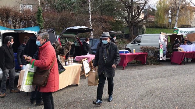 Le marché de noël à Saint-Priest-en-Jarez s'est quand même déroulé