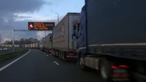 Miles de camioneros atrapados en el Canal de la Mancha por un Brexit sin acuerdo